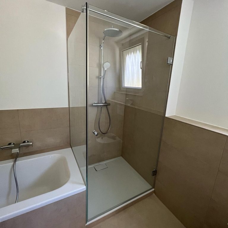 Rahmenlosen Duschkabine Moderne rahmenlose Duschkabine aus Glas